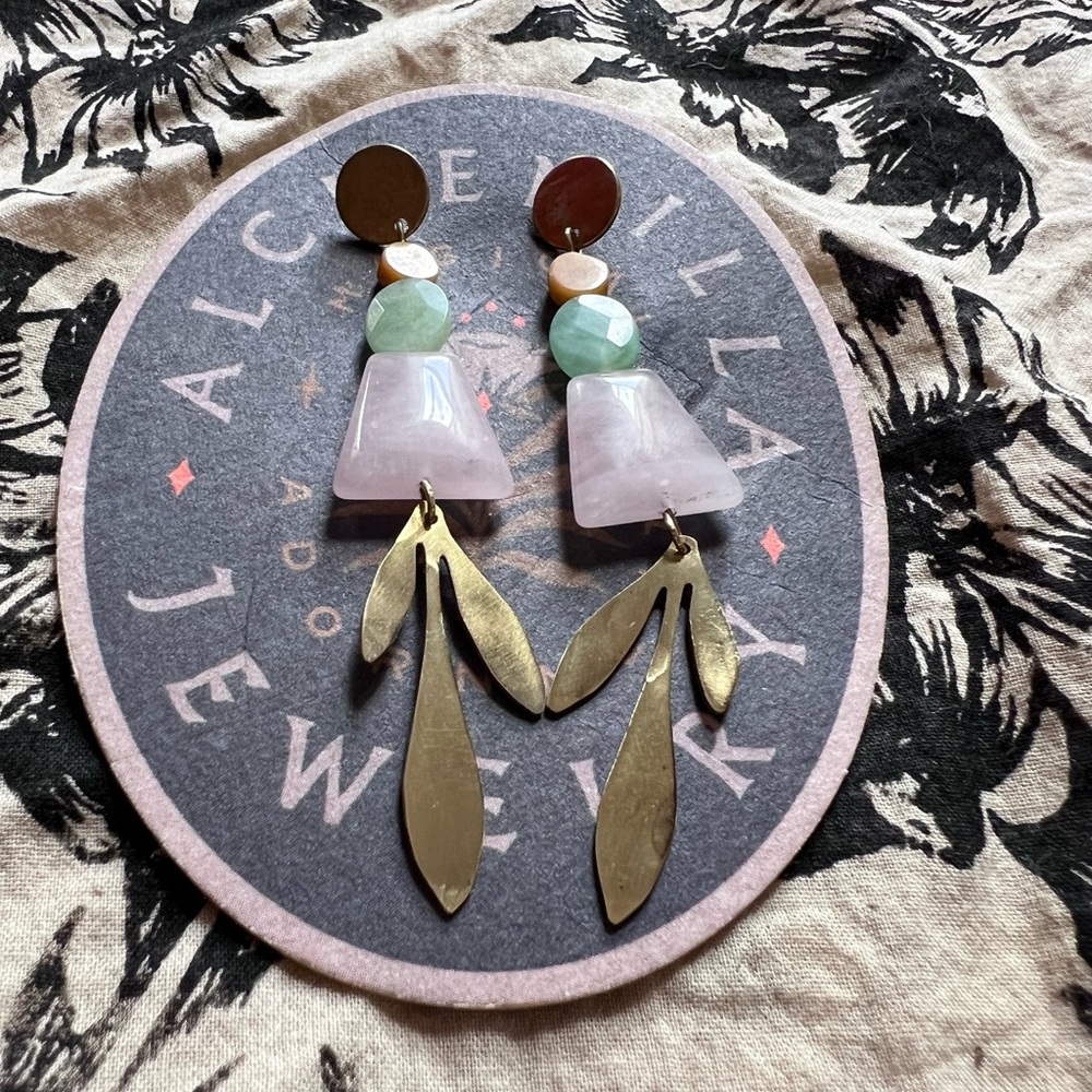 Alchemilla “Verdure” earrings in pink